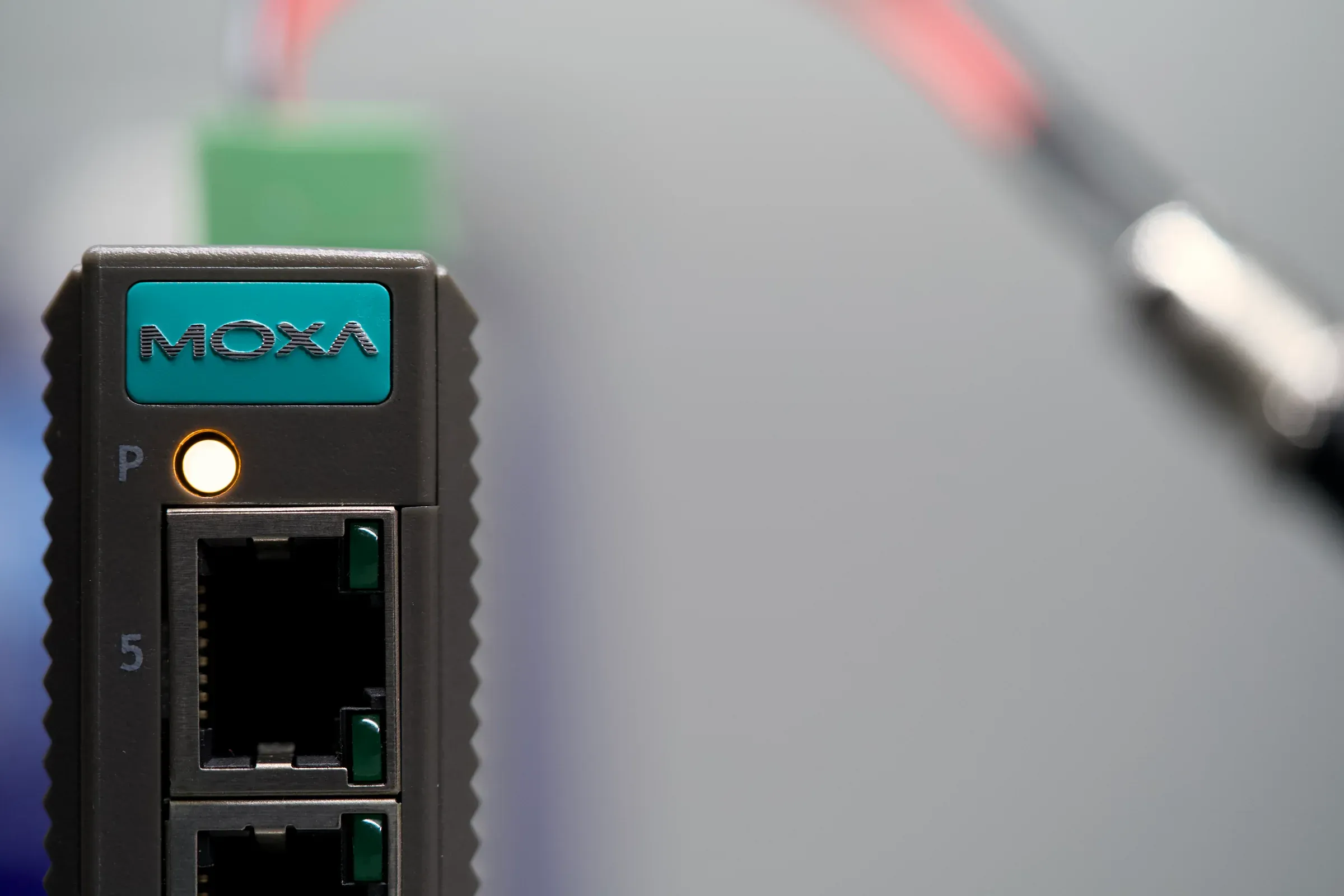 Switch industriel Moxa utilisé dans une infrastructure de télémétrie Onyx M3.