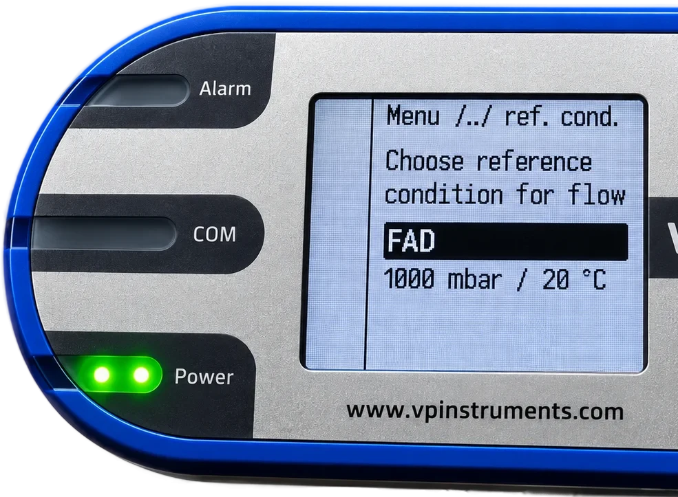 Écran du débitmètre VPFlowScope réglé sur la condition de référence FAD (1000 mbar, 20 °C) avant une campagne de mesurage.