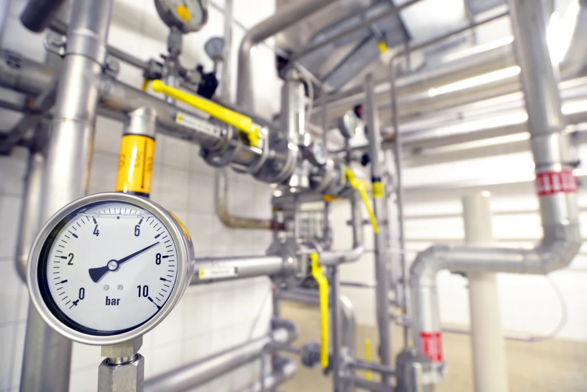 Manomètre de pression en mileu industriel. Mesure la pression produite par les compresseurs d'air.